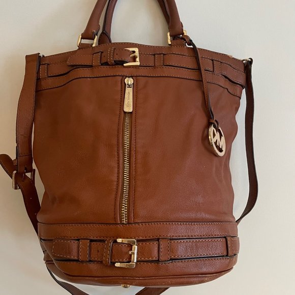 SOLD♥ Authentic Michael Kors Camel Bucketbag - Picture 5 of 12